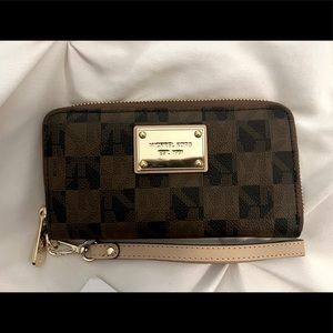 Michael Kors Wristlet Wallet